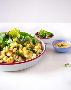 Empty the Fridge - Lente pastasalade met groene groenten en tahini dressing