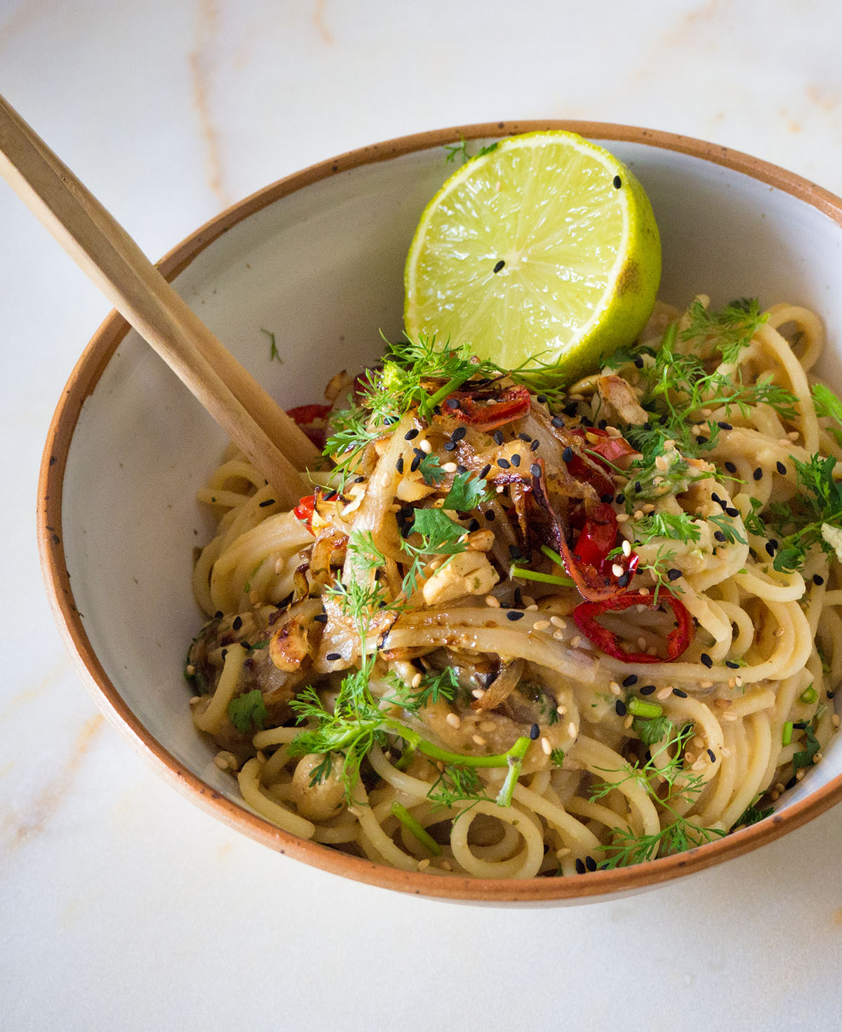 Vegetarische pasta met hummus - Empty the Fridge